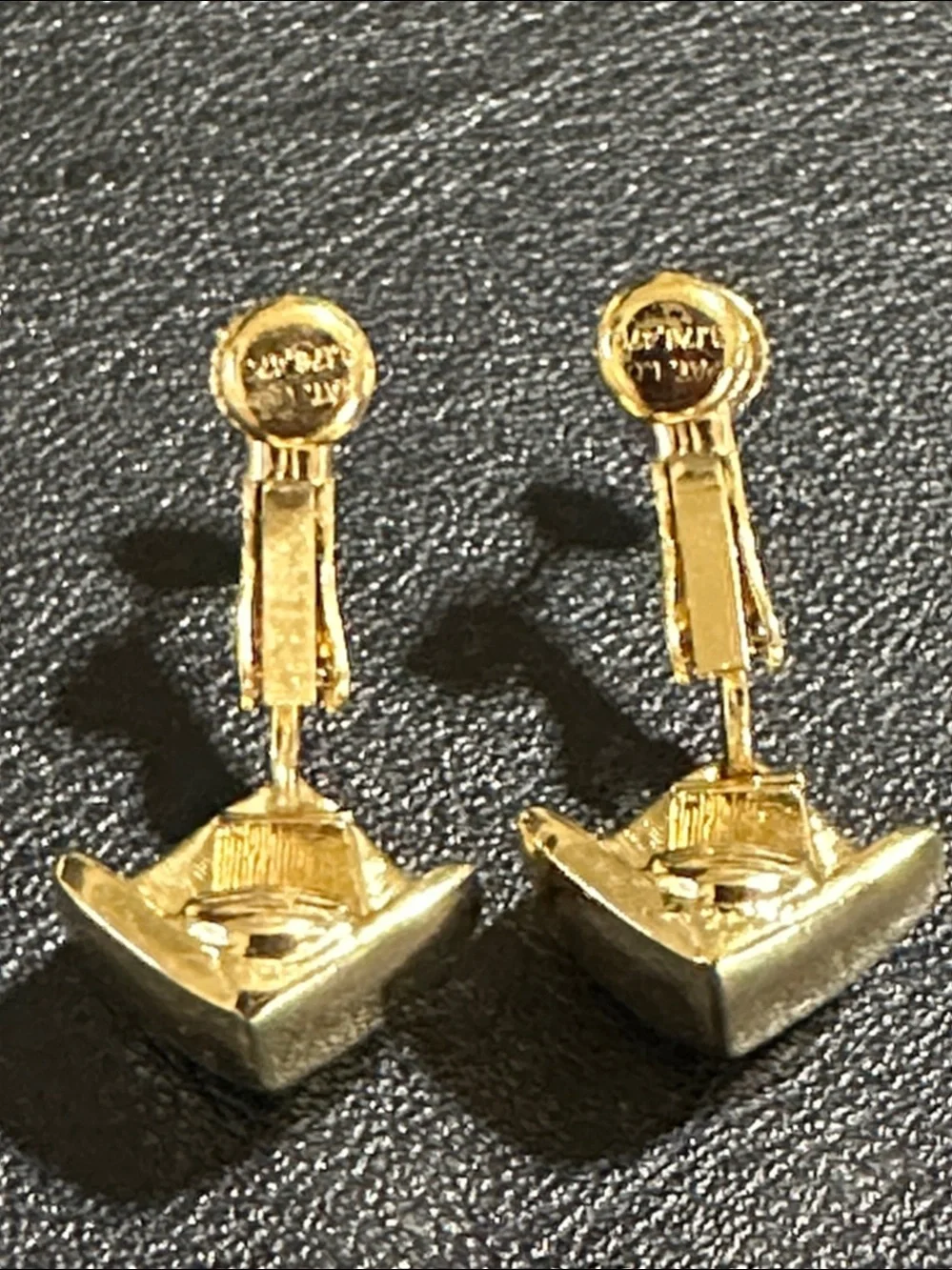 Vendome Pat.No. 3.176.465 VTG Gold Tone Adjustable Screw Back Clip On Earrings